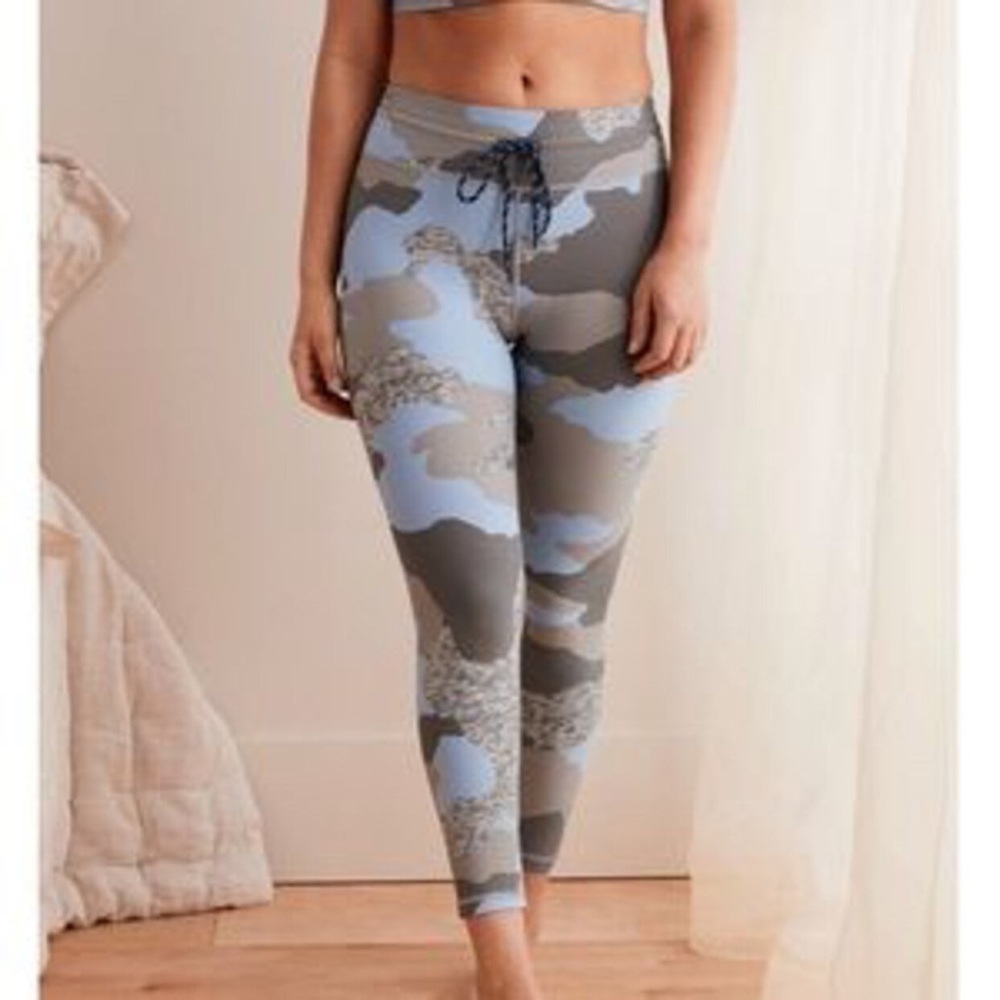 Aerie light blue two toned grey camo cropped mid rise leggings